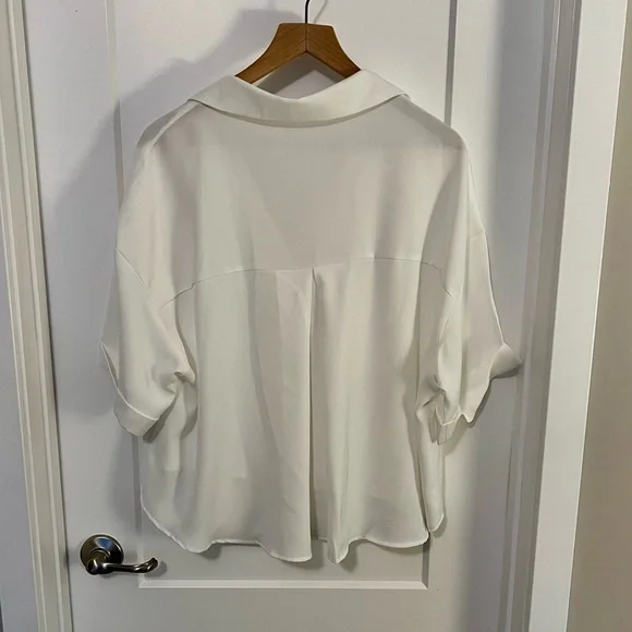 White flowy cropped button up shirt - Picture 3 of 4